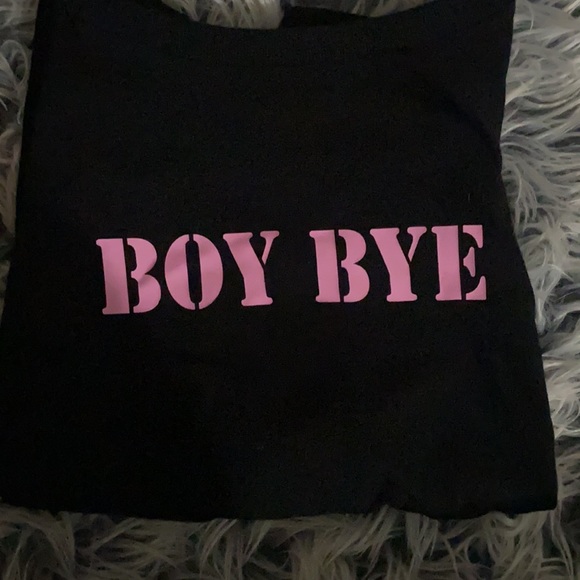 A black tee - Picture 3 of 3